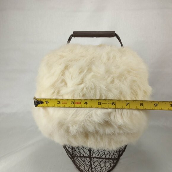 1940s Vintage Fur Muff in Winter White - Picture 5 of 5